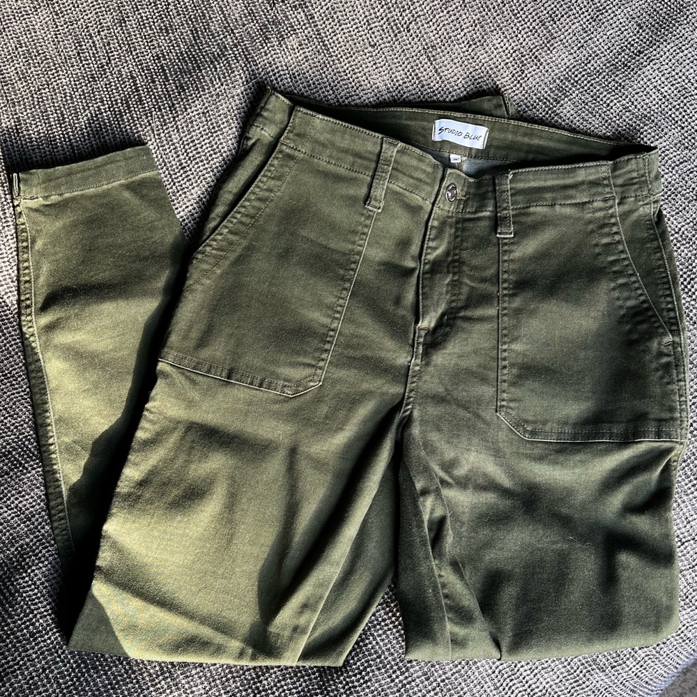 EUC Studio Blue Womens green skinny jeans with front pockets, size 29